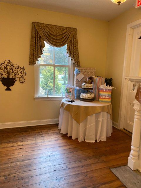 Baby shower - Table with gifts