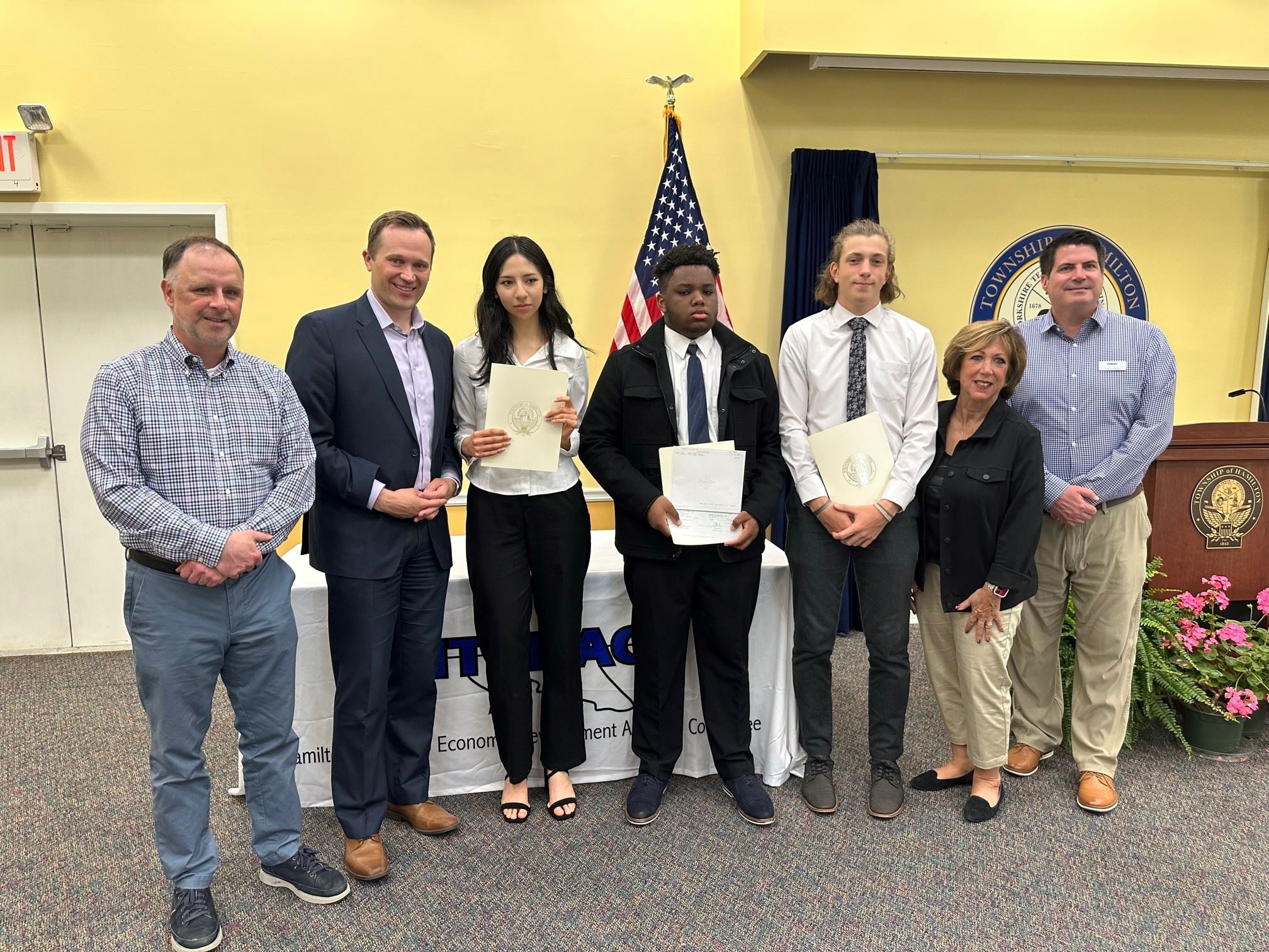 Members of the HTEDAC, Mayor Martin and 2023 scholarship award recipients gather for a group photo
